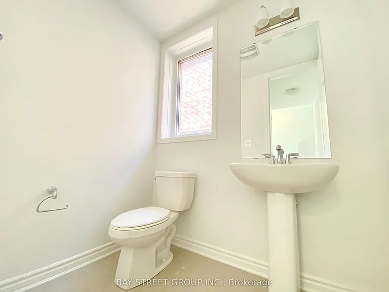 1362 William Halton Pkwy W — Photo 13
