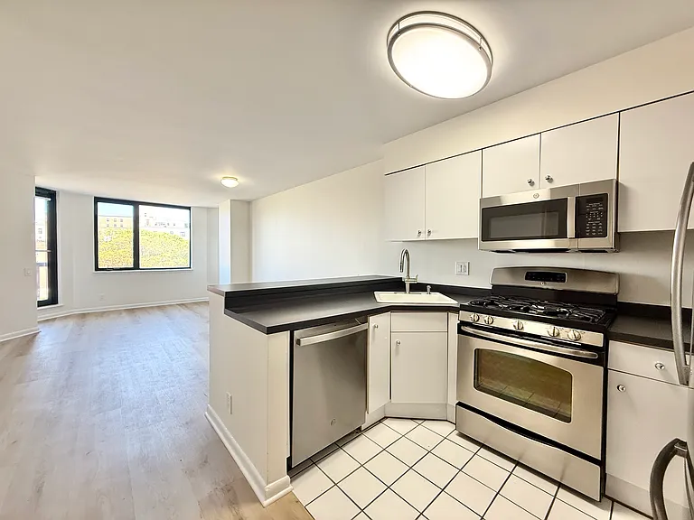 25 Forest St #7G — Photo 8