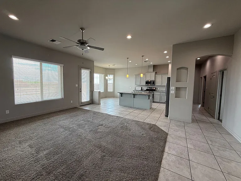 10156 E 39th Ln — Photo 6