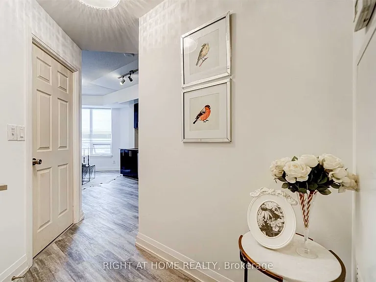 7171 Yonge St #511 — Photo 4