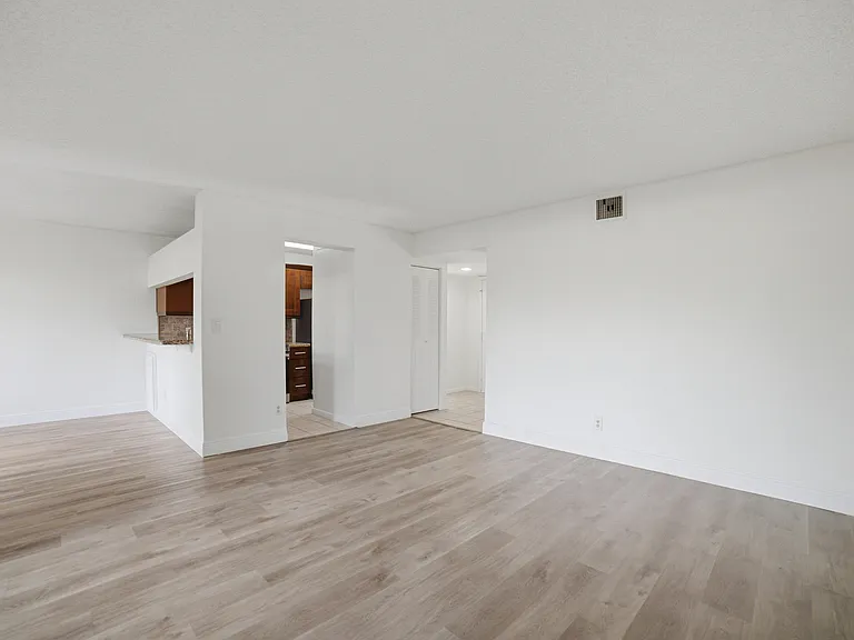 1041 Coral Club Dr #1041 — Photo 8