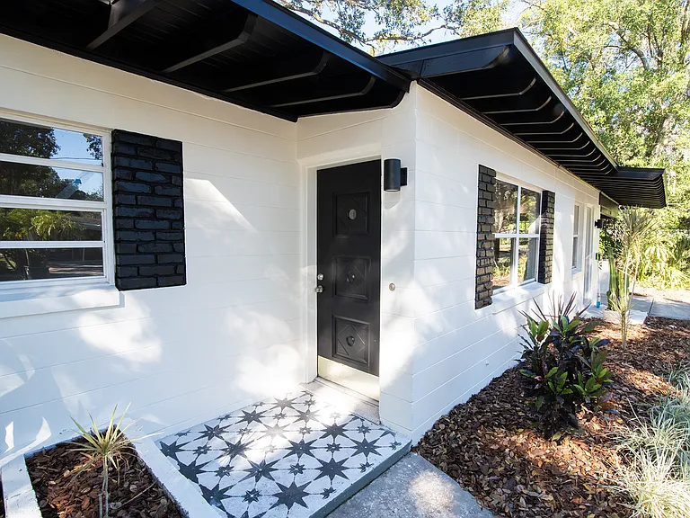 504 Altaloma Ave — Photo 3