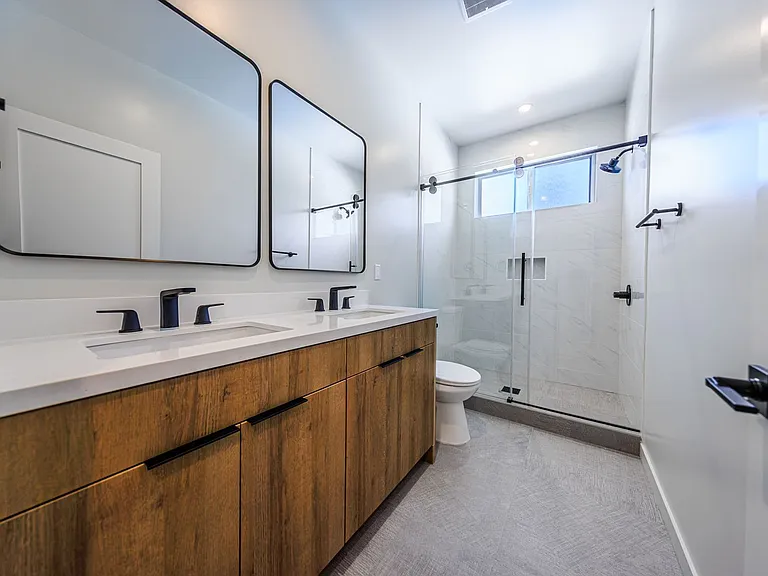 Rare Brand New Luxury Townhomes in Trendy Highland Park — Photo 31