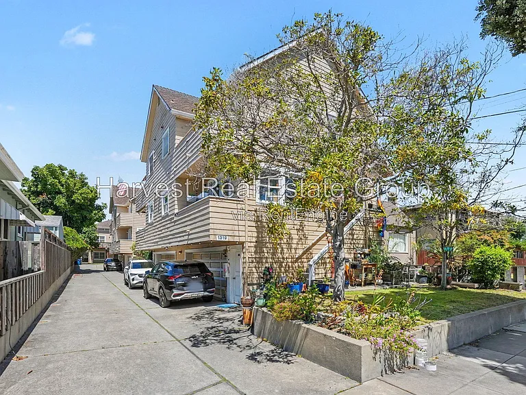 1319 Pearl St #3 — Photo 2
