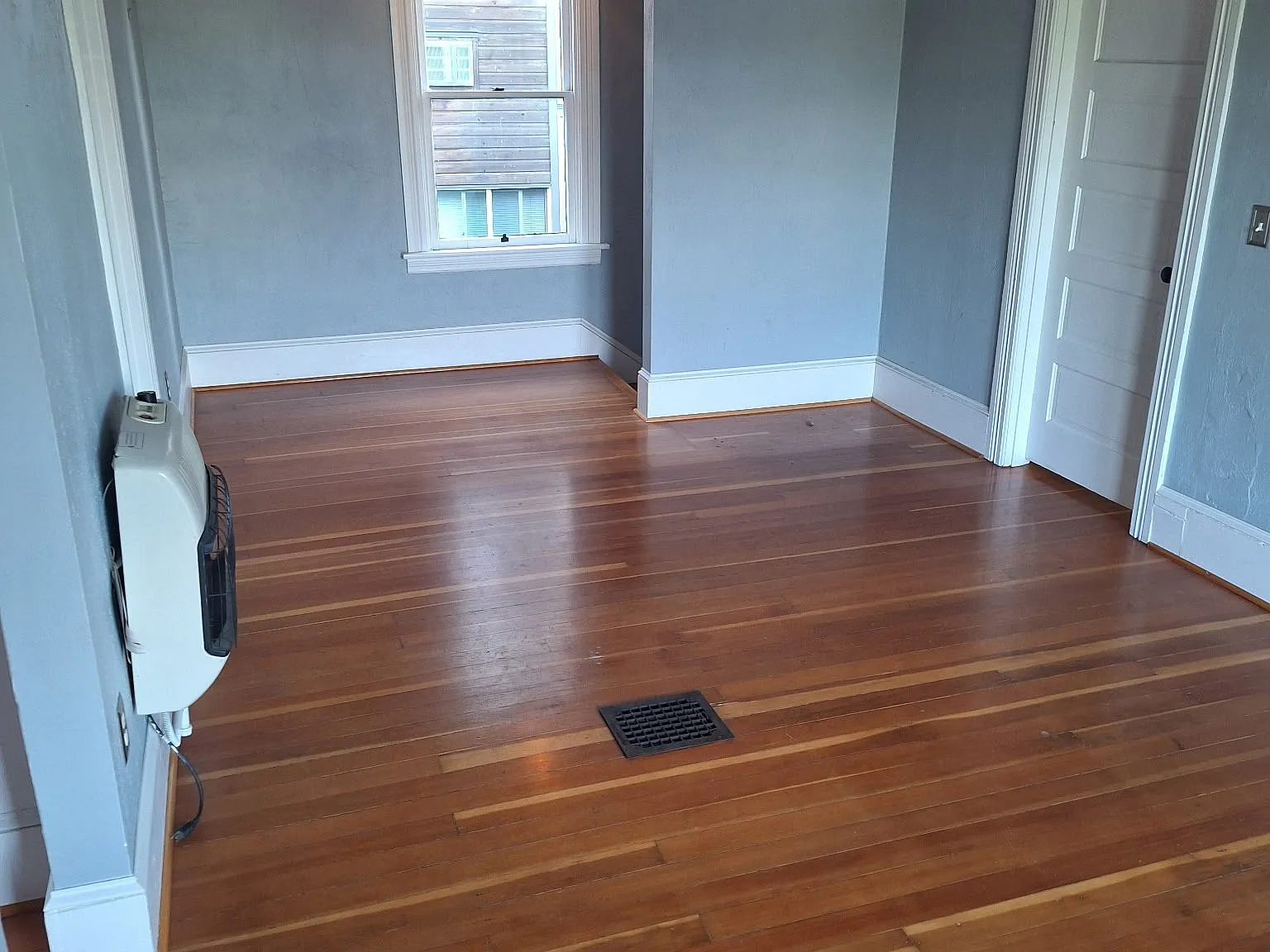Charming upper floor in NE. — Photo 3