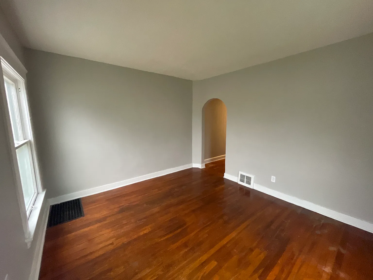 1 bed, 990 sqft, $799 — Photo 2