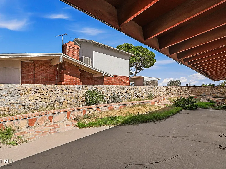 2801 Polk Ave — Photo 36