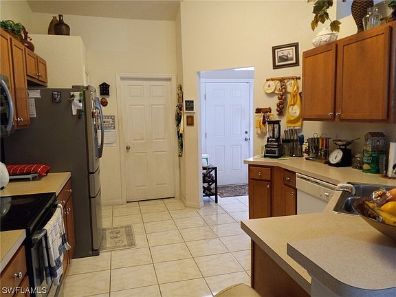 5th image of 302 NW 1st Pl