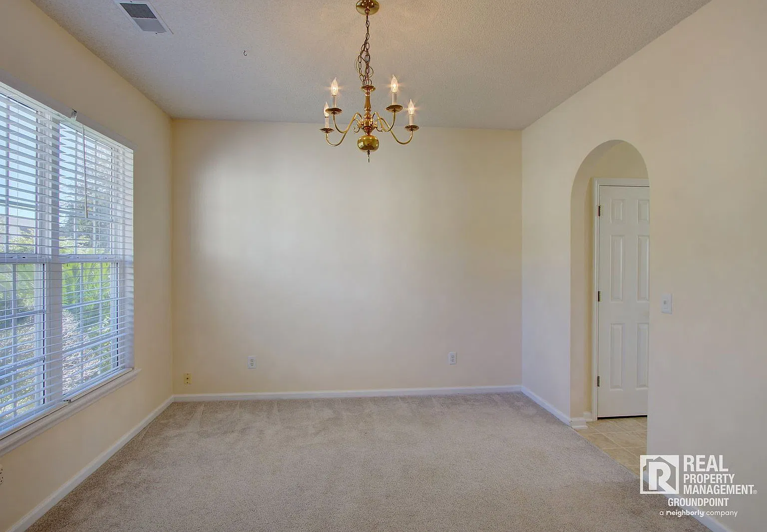 4 bed, 2.5 bath, 2104 sqft, $2,900 — Photo 4