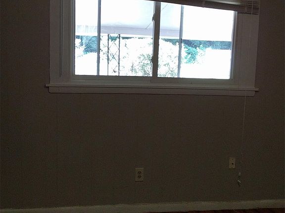 3rd image of 4952 Central Dr APT C