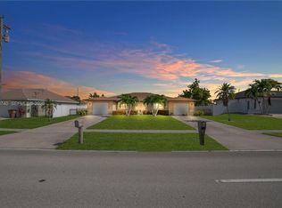 836 Trafalgar Pkwy, Cape Coral, FL 33991