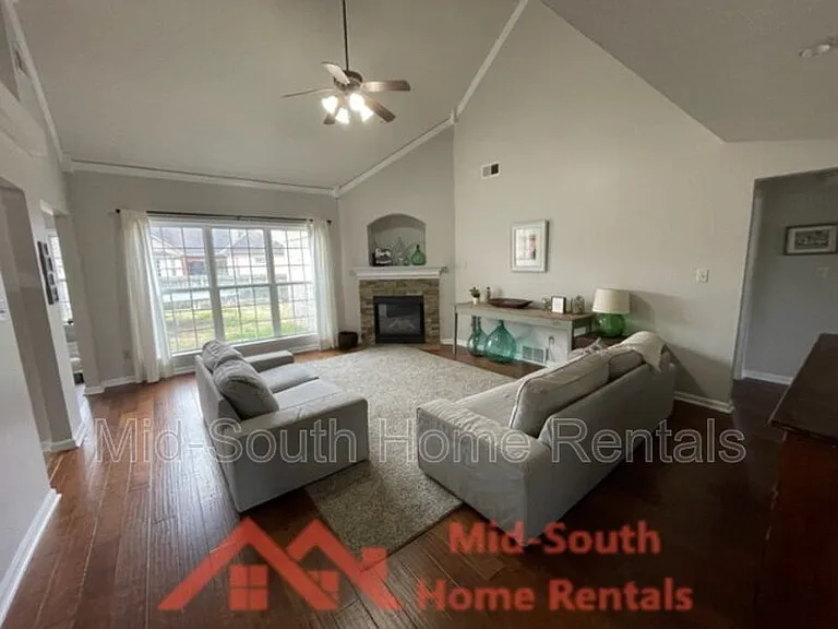 11189 Bernadette Cv — Photo 3