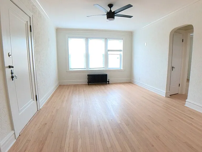 3054-58 N Kolmar Ave/4539-53 W. Barry — Photo 9