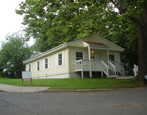 Exterior Front/Side - Vinyl Siding