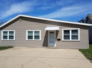 1923 10th St, Peru, IL 61354