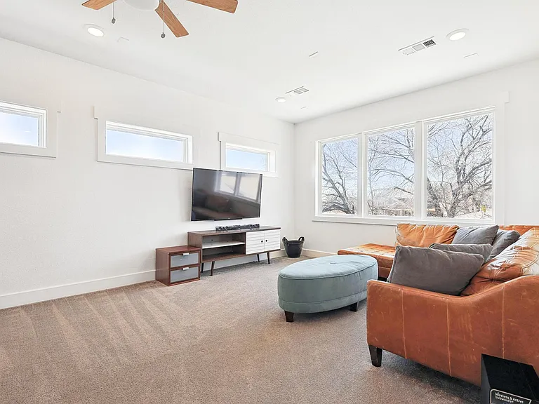 304 Bowie St — Photo 43