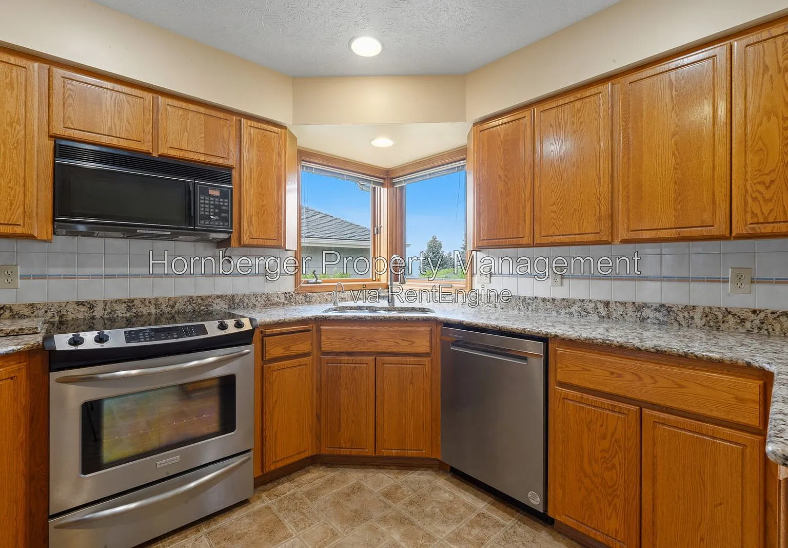 3 bed, 1.5 bath, 2097 sqft, $3,500 — Photo 3