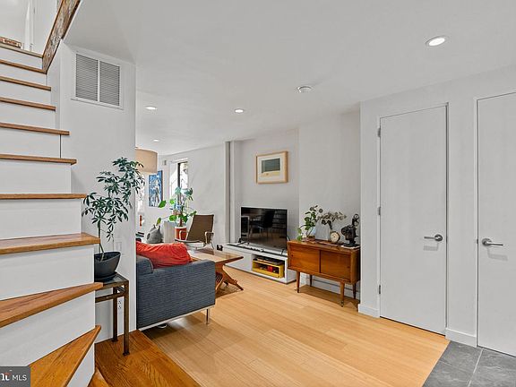 2nd image of 601 Fulton St