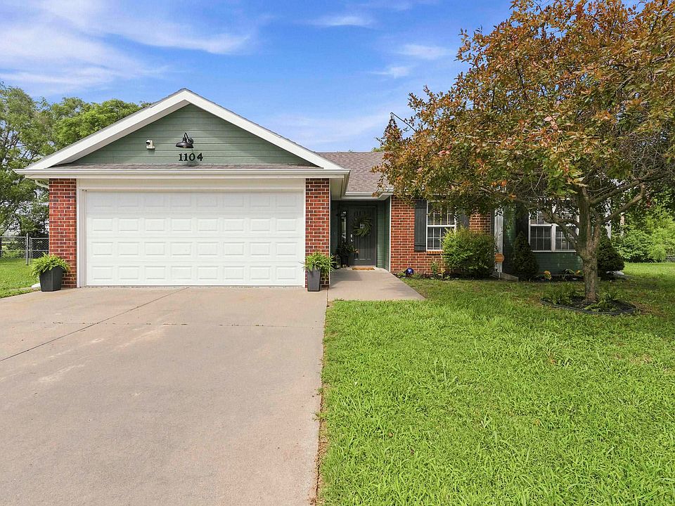 1st image of 1104 Marshall Cir