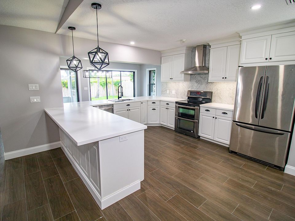 1st image of 181 SE Lakehurst Drive