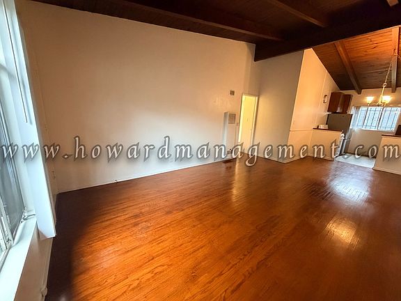 3rd image of 815 Pacific St Unit 3