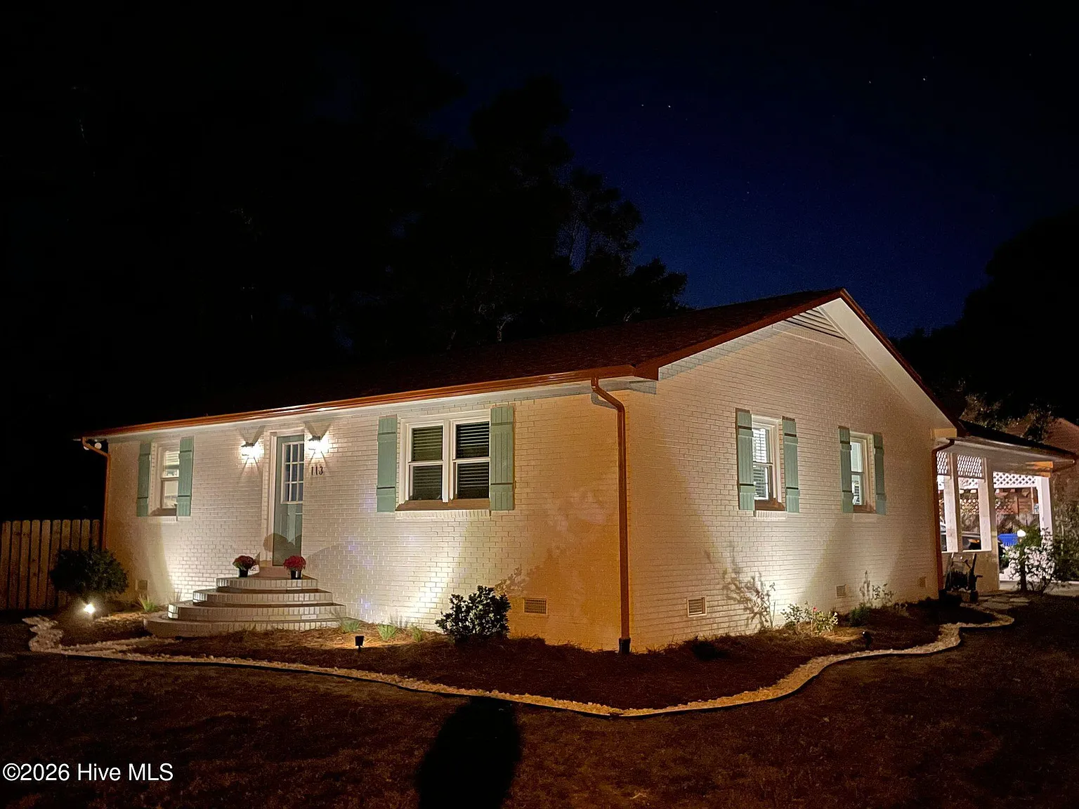 3 bed, 2.0 bath, 1248 sqft, $1,995 — Photo 2