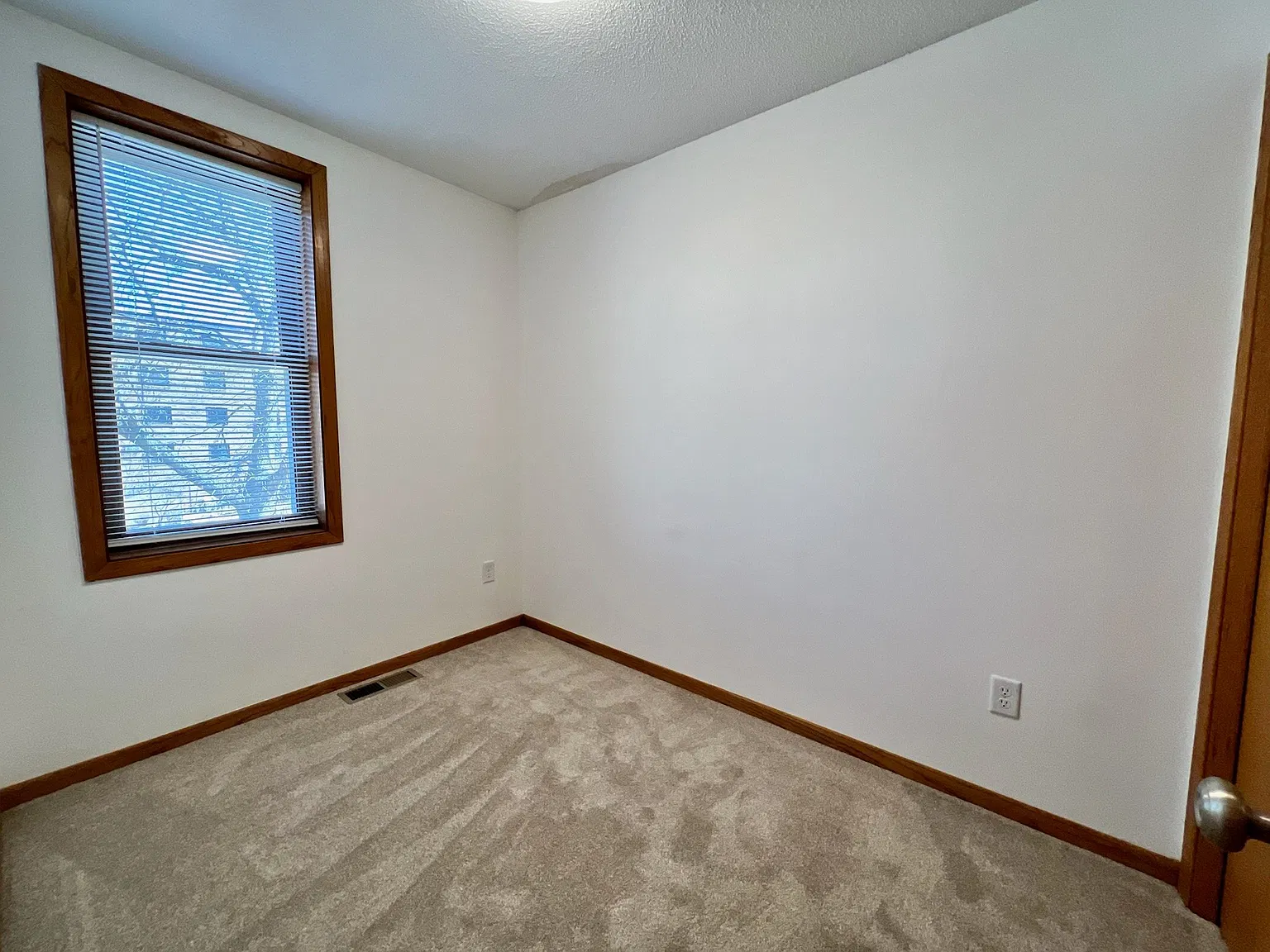 Two bed one bath townhouse in Chaska MN — Photo 3