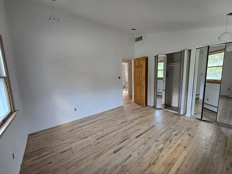 124 Auborn Ave — Photo 11
