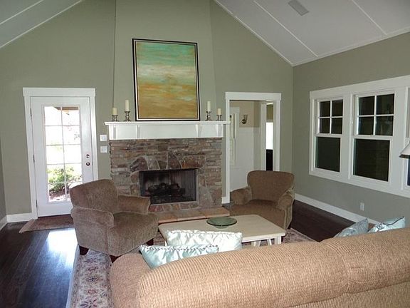 5th image of 304 McVea Dr