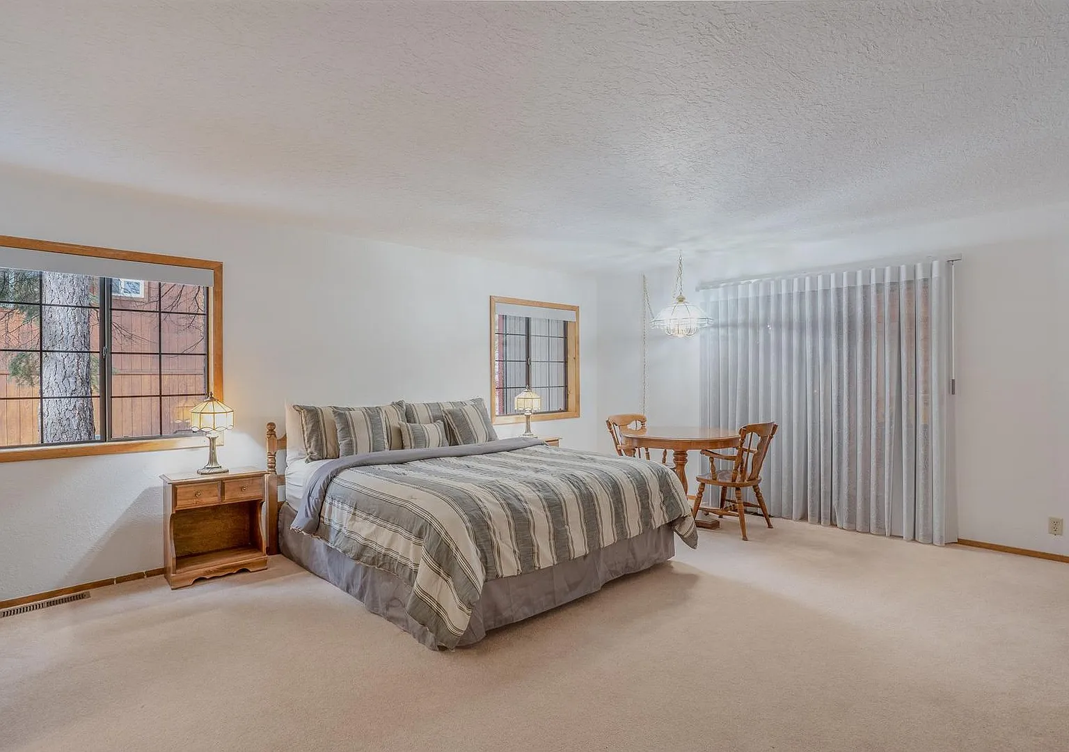 Ski Lease "Kingswood Manor" Spacious 4-Bedroom Tahoe Vista Retreat With Game Room — Photo 2