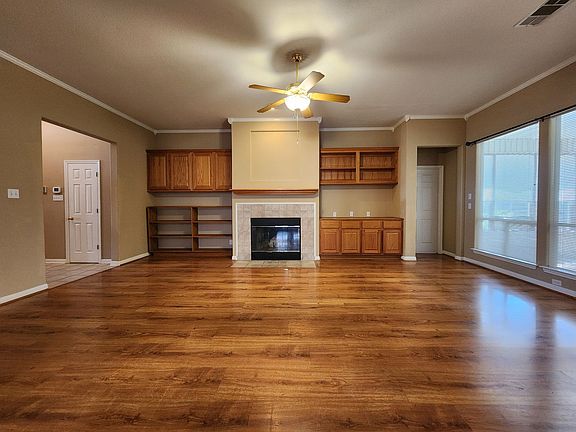 2nd image of 1771 Oak Gln
