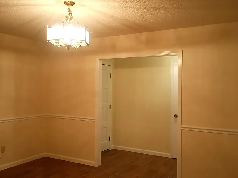 2220 Woodlea Dr W — Photo 2