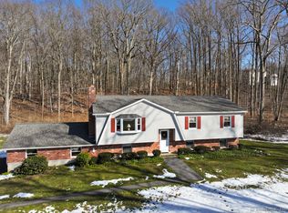 17 Thorson Rd, Oxford, CT 06478