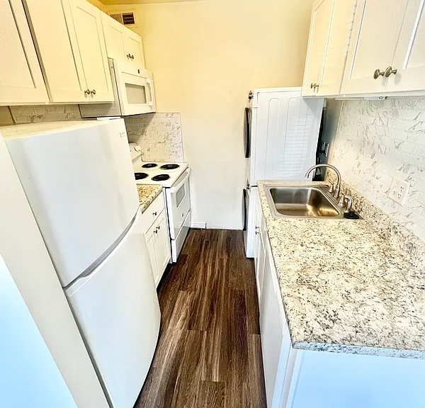 1243 Nelson St — Photo 3
