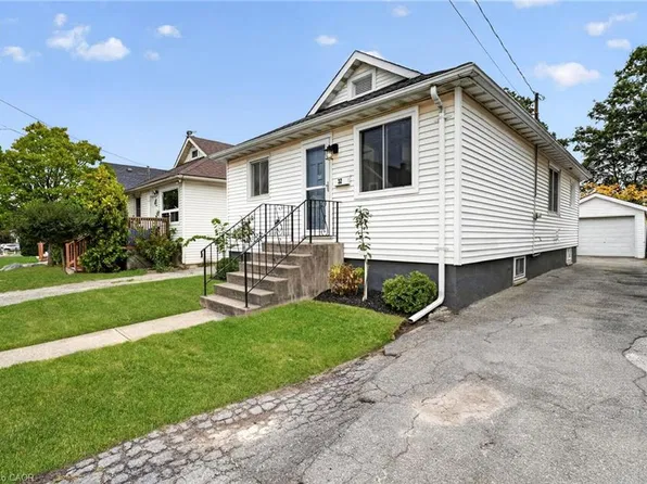 32 Richmond Ave, Saint Catharines, ON L2R 3W7