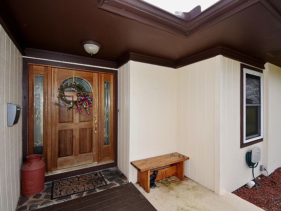 5th image of 547 Henderson St