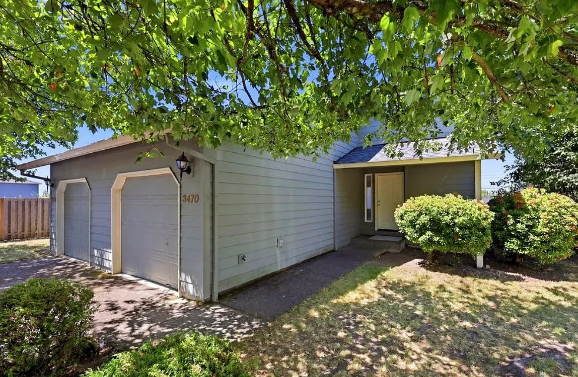 3 bed, 1.5 bath, 1193 sqft, $2,400 — Photo 2