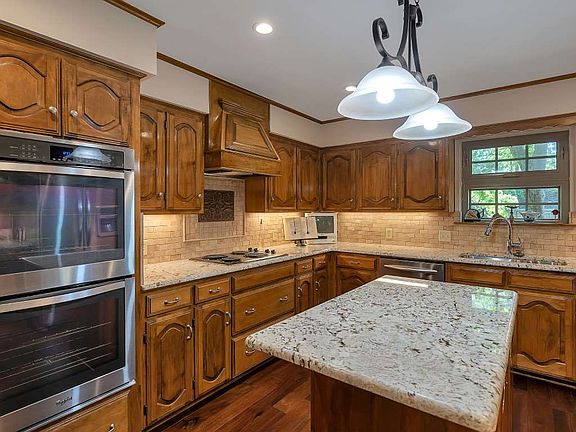 5th image of 1404 Sleepy Hollow Ln