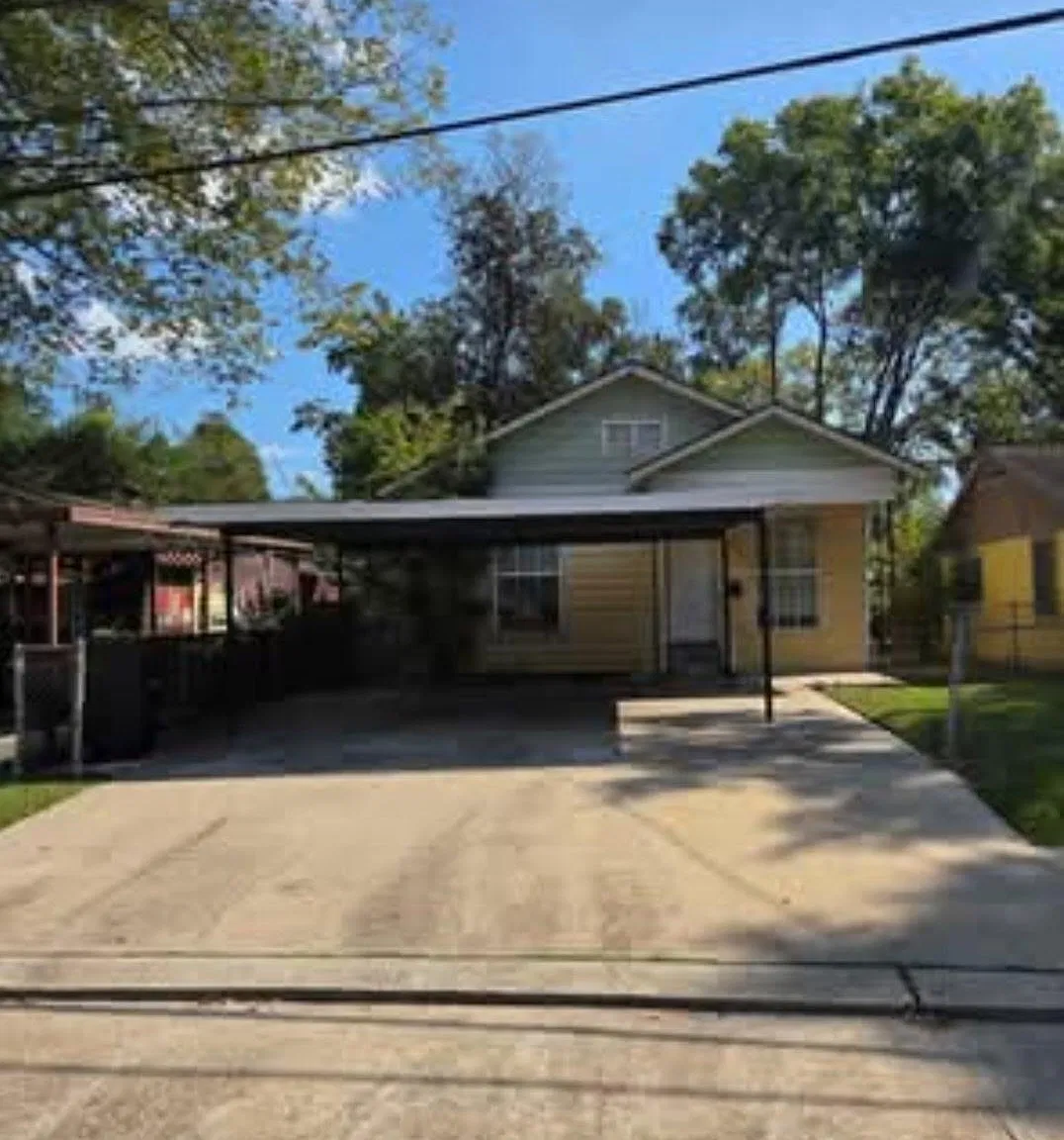 3 bed, 1200 sqft, $1,100 — Photo 1