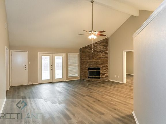 4th image of 905 Sandhurst Dr #1