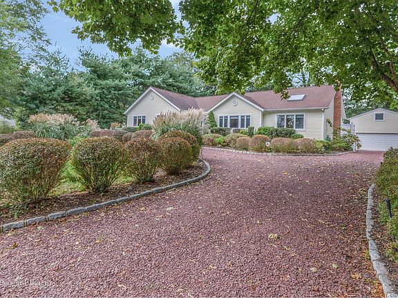 3rd image of 540 Longview Ln