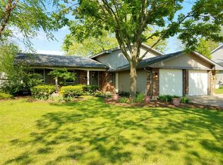 174 Lincolnshire Dr, Crystal Lake, IL 60014