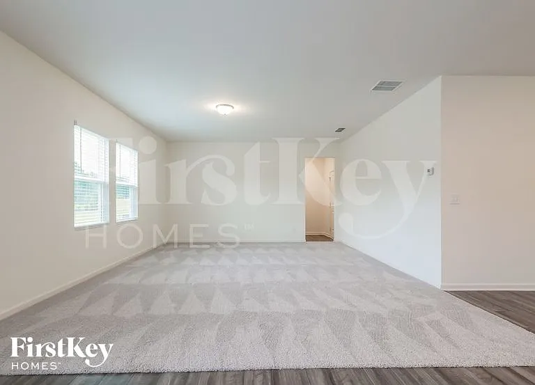 135 Knightsbridge Ln — Photo 4