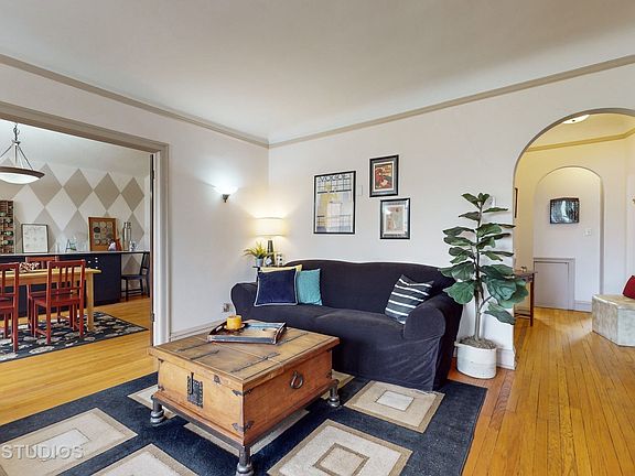 5th image of 835 Erie St APT 2