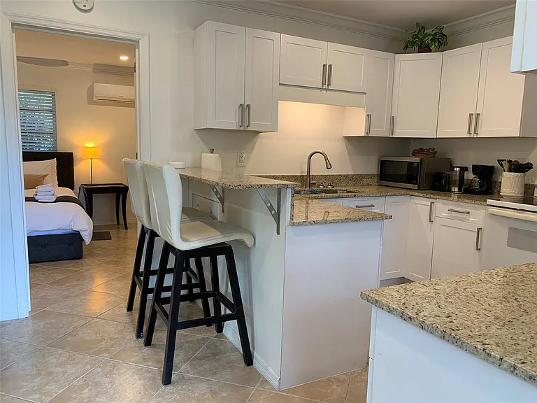 801 SW 10th St #1 — Photo 15