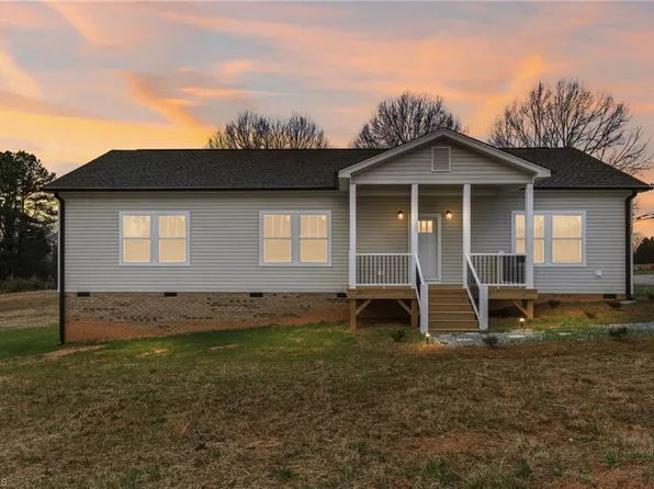 444 Hastings Hill Rd, Kernersville, NC 27284