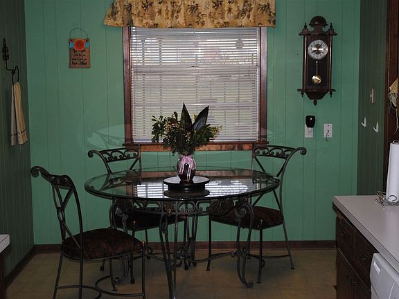 2nd image of 304 Evergreen Cir