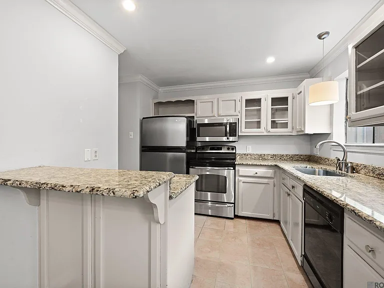 981 Ridgepoint Ct — Photo 9
