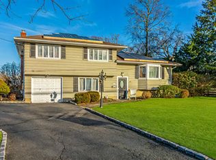 847 Aberdeen Rd, Bay Shore, NY 11706