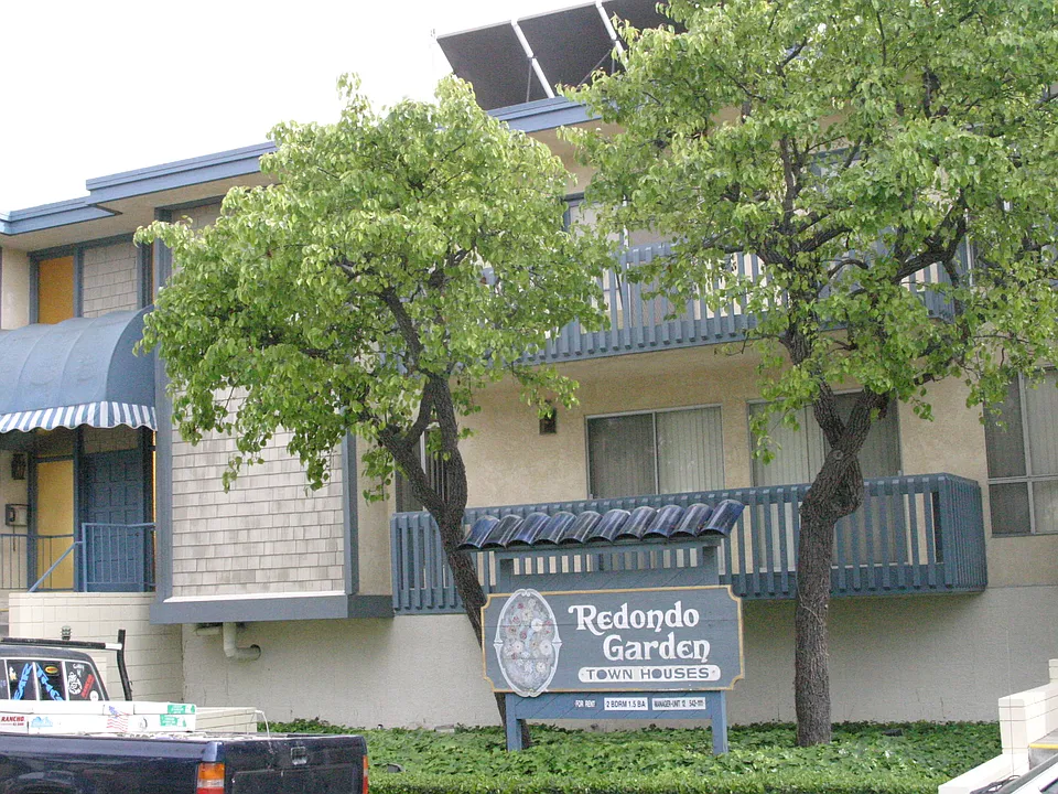 2110 Farrell Ave #8S